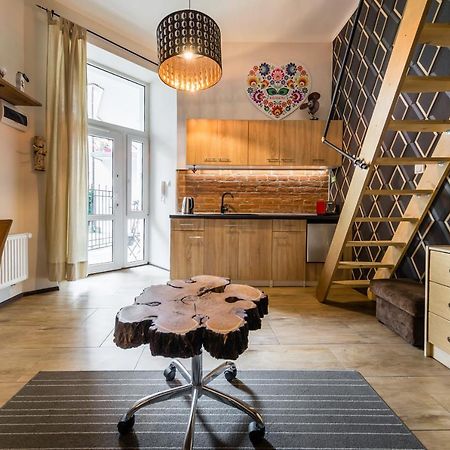 Studio Z Ogrodem Przy Starej Zajezdni Cracovia Exterior foto