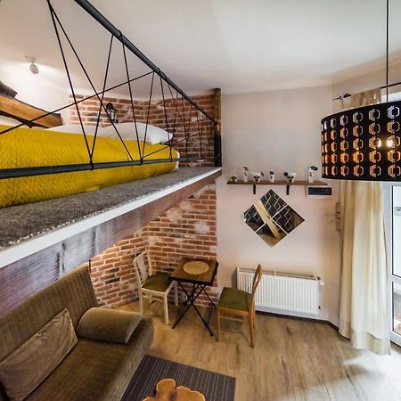 Studio Z Ogrodem Przy Starej Zajezdni Cracovia Exterior foto