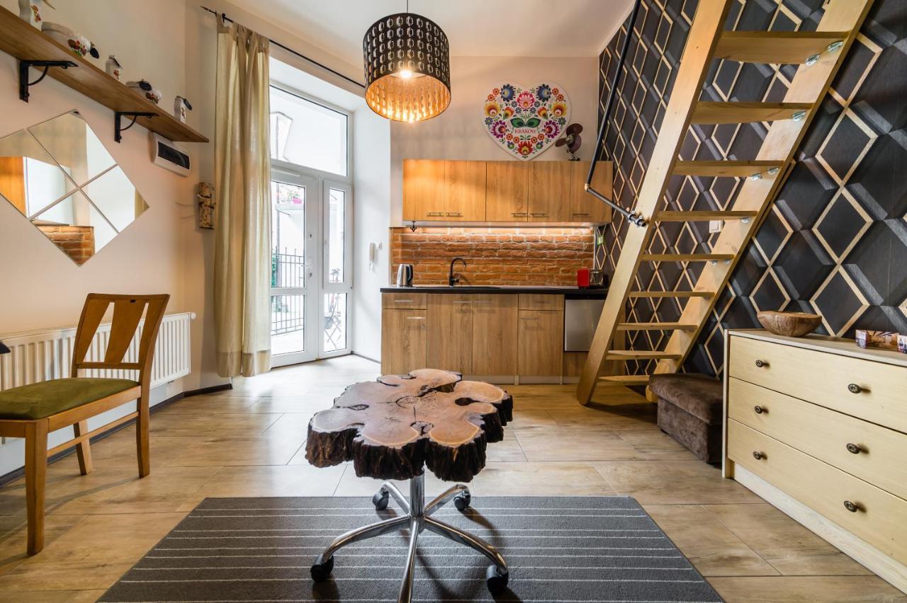 Studio Z Ogrodem Przy Starej Zajezdni Cracovia Exterior foto