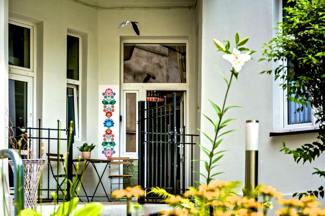 Studio Z Ogrodem Przy Starej Zajezdni Cracovia Exterior foto