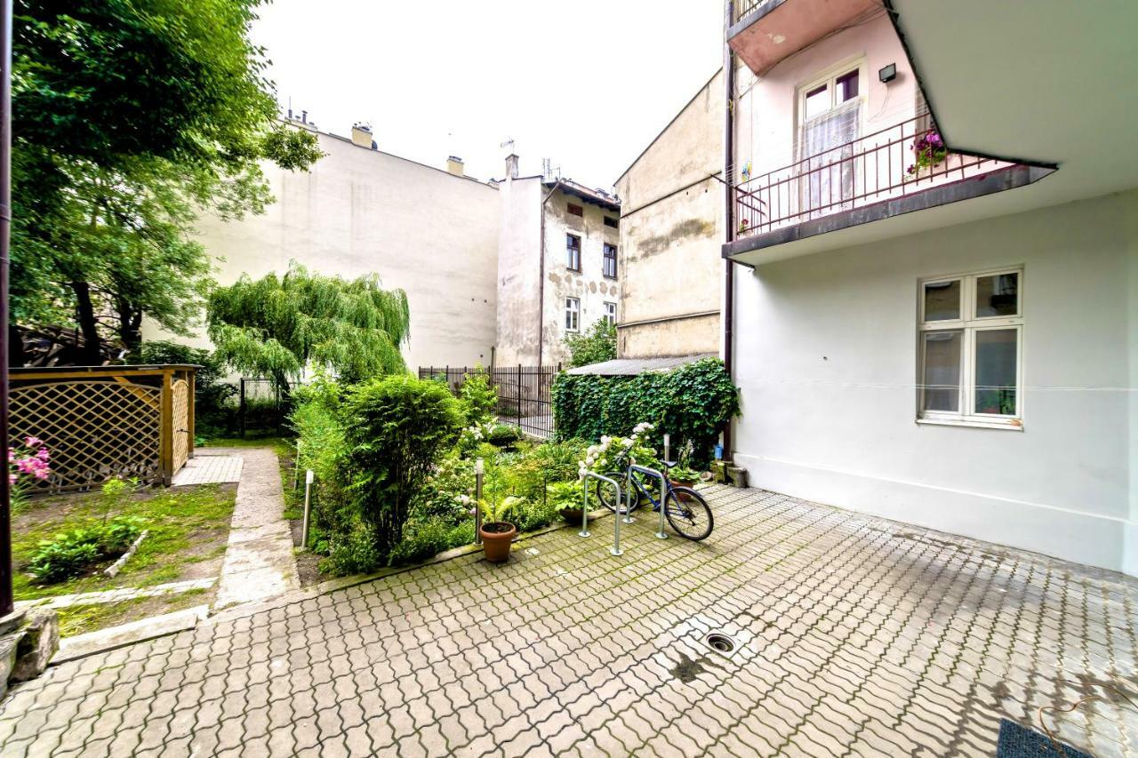 Studio Z Ogrodem Przy Starej Zajezdni Cracovia Exterior foto